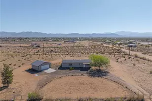 860 S Derby Cir, Golden Valley, AZ 86413 - Photo 2