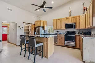 10374 E Happy Trails Rd, Kingman, AZ 86401 - Photo 16