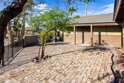 1718 Hilltop Circle, Bullhead City, AZ 86442 - Photo 8