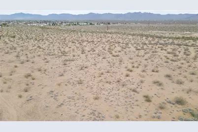 009 N Bullpen, Golden Valley, AZ 86413 - Photo 2