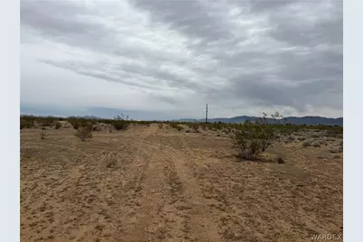 009 N Bullpen, Golden Valley, AZ 86413 - Photo 10