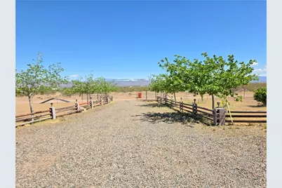 4495 N Drake Road, Golden Valley, AZ 86413 - Photo 2