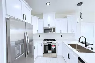 1070 Zircon Cir, Bullhead City, AZ 86442 - Photo 8