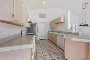 2096 E Corwin Rd, Bullhead City, AZ 86442 - Photo 38