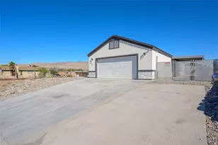 881 Palo Verde Dr, Bullhead City, AZ 86442 - Photo 2