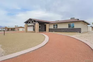 2332 Hummingbird Ln, Bullhead City, AZ 86442 - Photo 2