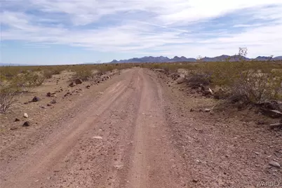 3689 N Glenbar Road, Golden Valley, AZ 86413 - Photo 2