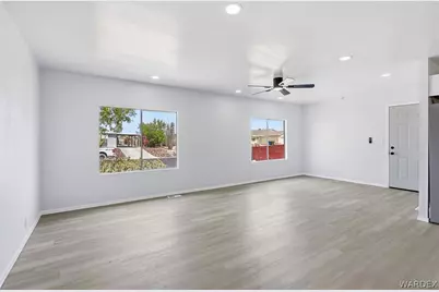 906 Holly Street, Bullhead City, AZ 86442 - Photo 12