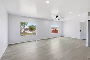 906 Holly St, Bullhead City, AZ 86442 - Photo 12