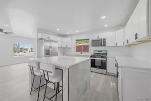 906 Holly St, Bullhead City, AZ 86442 - Photo 2