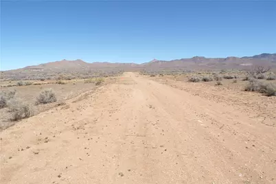 8933 Accra Drive, Chloride, AZ 86431 - Photo 4