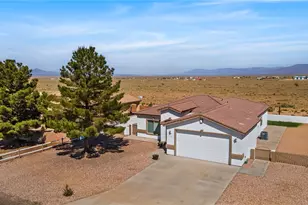 7297 E Stoneaxe Dr, Kingman, AZ 86401 - Photo 1