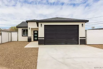 915 Harbor Drive, Bullhead City, AZ 86442 - Photo 1