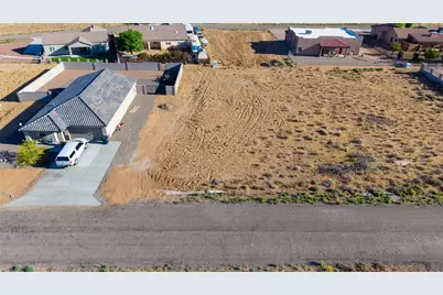 7827 E Devils Arch Drive, Kingman, AZ 86401 - Photo 1