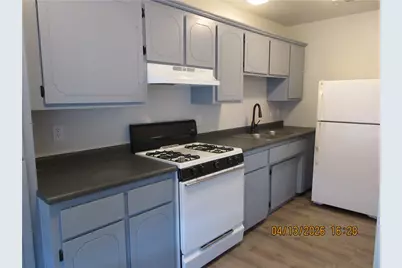 1755 Gordon #10, Kingman, AZ 86409 - Photo 2