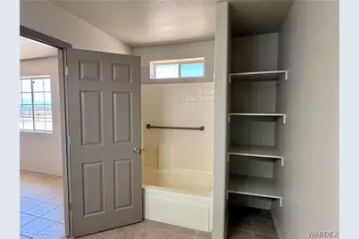 1045 S Teddy Roosevelt Road, Golden Valley, AZ 86413 - Photo 22