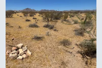 1661 S Escuela Road, Golden Valley, AZ 86413 - Photo 8