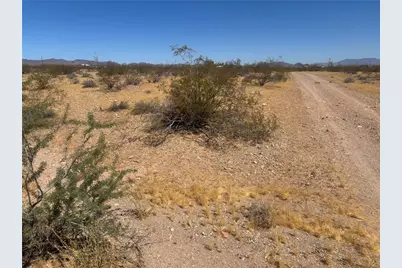 1661 S Escuela Road, Golden Valley, AZ 86413 - Photo 10