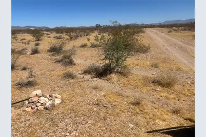1661 S Escuela Road, Golden Valley, AZ 86413 - Photo 6