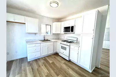 945 Holly Street, Bullhead City, AZ 86442 - Photo 4