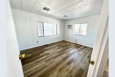945 Holly Street, Bullhead City, AZ 86442 - Photo 12