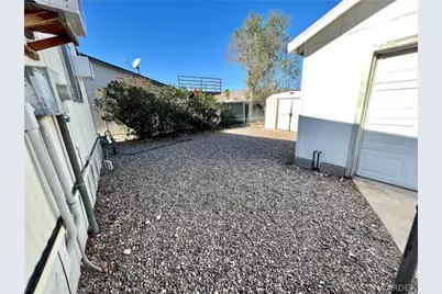 945 Holly Street, Bullhead City, AZ 86442 - Photo 28