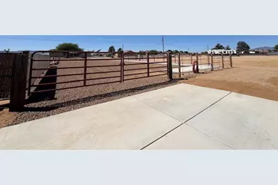 894 S San Pedro Road, Golden Valley, AZ 86413 - Photo 14