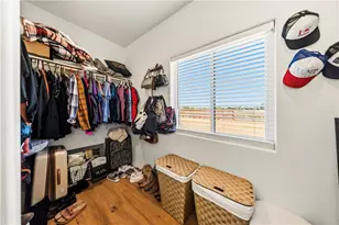 854 S Salt Pl, Golden Valley, AZ 86413 - Photo 14