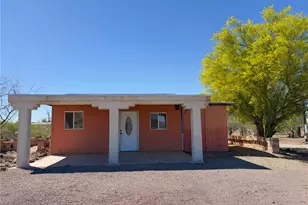27148 Black Mountain Dr, Bouse, AZ 85325 - Photo 2