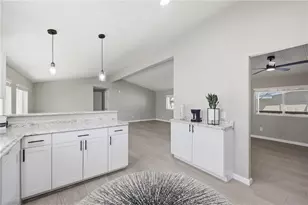 1946 Castleberry Ln, Bullhead City, AZ 86442 - Photo 8