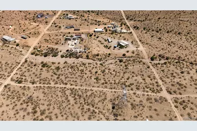 2034 S Guthrie Road, Golden Valley, AZ 86413 - Photo 12