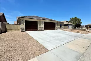 2061 Robert Mitchum Dr, Kingman, AZ 86409 - Photo 2