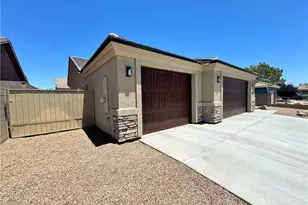 2061 Robert Mitchum Dr, Kingman, AZ 86409 - Photo 2
