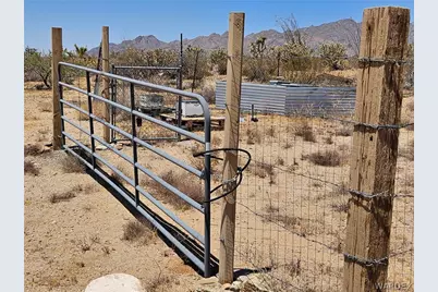 3255 S Arapaho Drive, Yucca, AZ 86438 - Photo 10