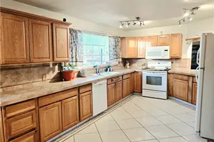 18177 N Peach Dr, Dolan Springs, AZ 86441 - Photo 10