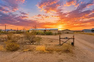 820 S Egar Rd, Golden Valley, AZ 86413 - Photo 36