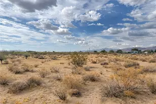 306-40-002T W Crystal Dr, Golden Valley, AZ 86413 - Photo 1