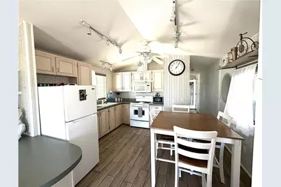 7610 6th Street, Dolan Springs, AZ 86441 - Photo 8