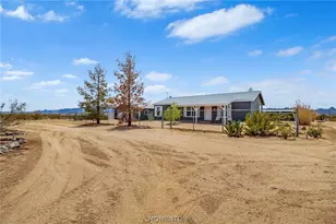 581 S Gln Cyn Rd, Golden Valley, AZ 86413 - Photo 2