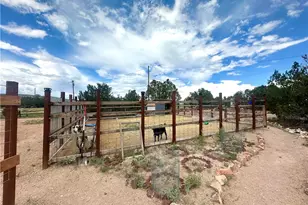 25633 W El Dorado Dr, Seligman, AZ 86337 - Photo 10