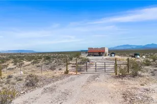 471 W Juniper Dr, Yucca, AZ 86438 - Photo 2