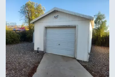 945 Holly Street, Bullhead City, AZ 86442 - Photo 2