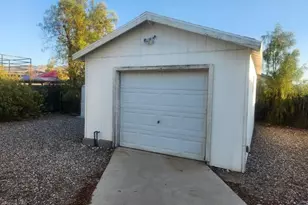 945 Holly St, Bullhead City, AZ 86442 - Photo 2