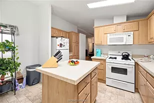 791 Holly St, Bullhead City, AZ 86442 - Photo 2