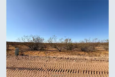 019 W Hermit Drive, Golden Valley, AZ 86413 - Photo 2