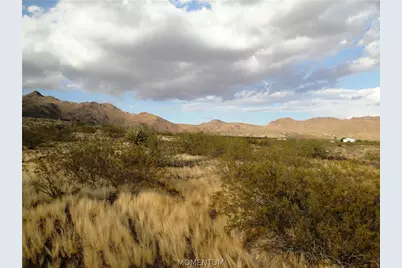 417 S Klagetoh Road, Golden Valley, AZ 86413 - Photo 10