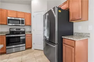 479 S Gln Cyn Rd, Golden Valley, AZ 86413 - Photo 46