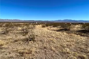 2418 S Concho Rd, Golden Valley, AZ 86413 - Photo 1