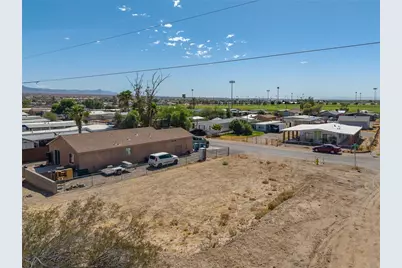 901 Swan Drive, Bullhead City, AZ 86442 - Photo 8