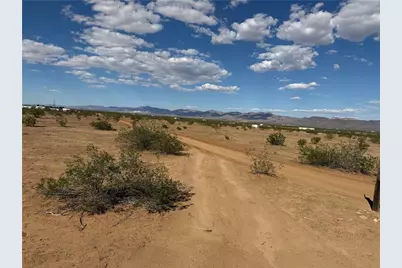 2693 S Pinion Road, Golden Valley, AZ 86413 - Photo 2